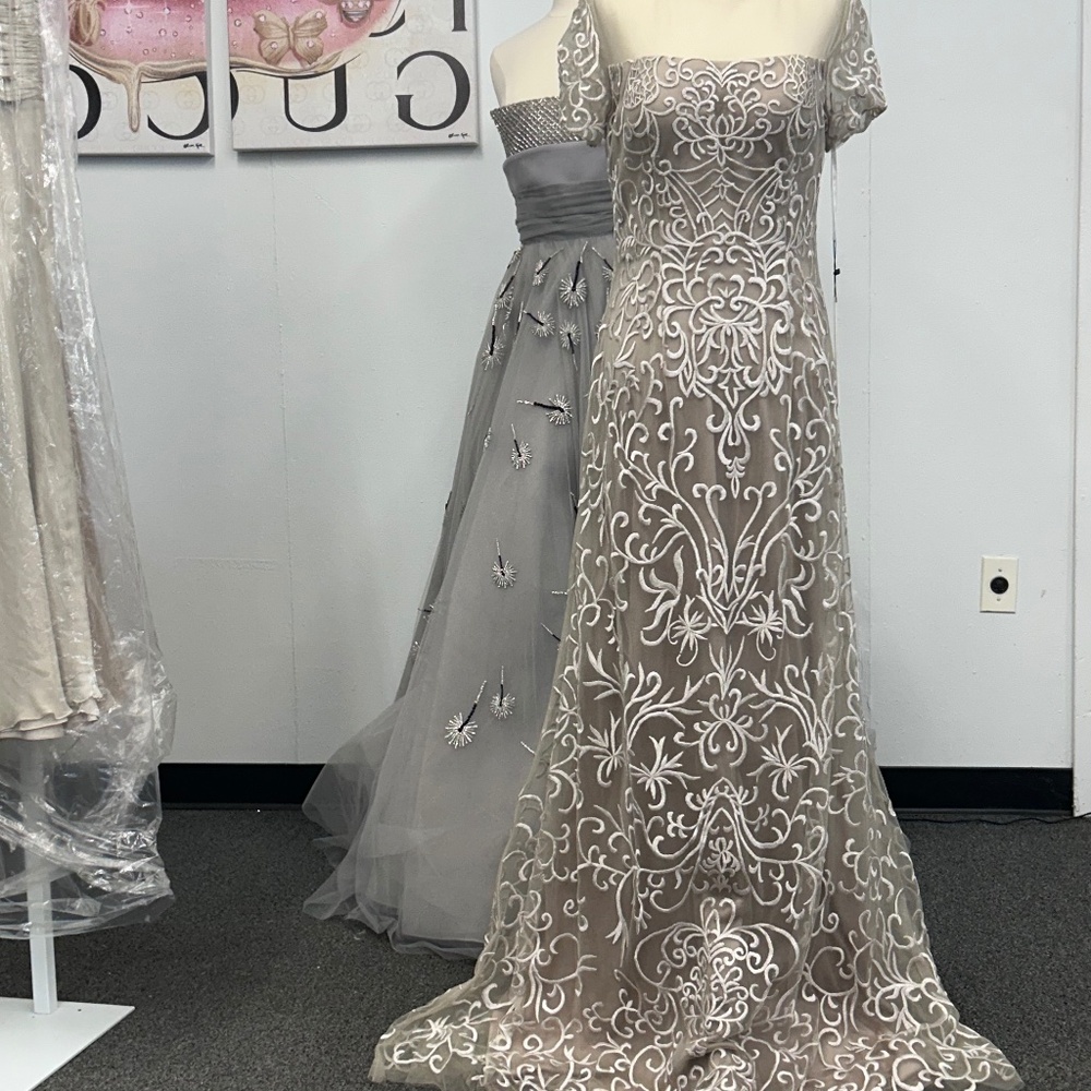 Park 108 nude maxi dress with embroidered detail sz 8